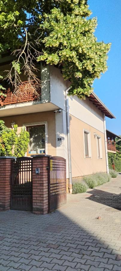 Rozsakert Apartmanhaz Hajduszoboszlo Bagian luar foto